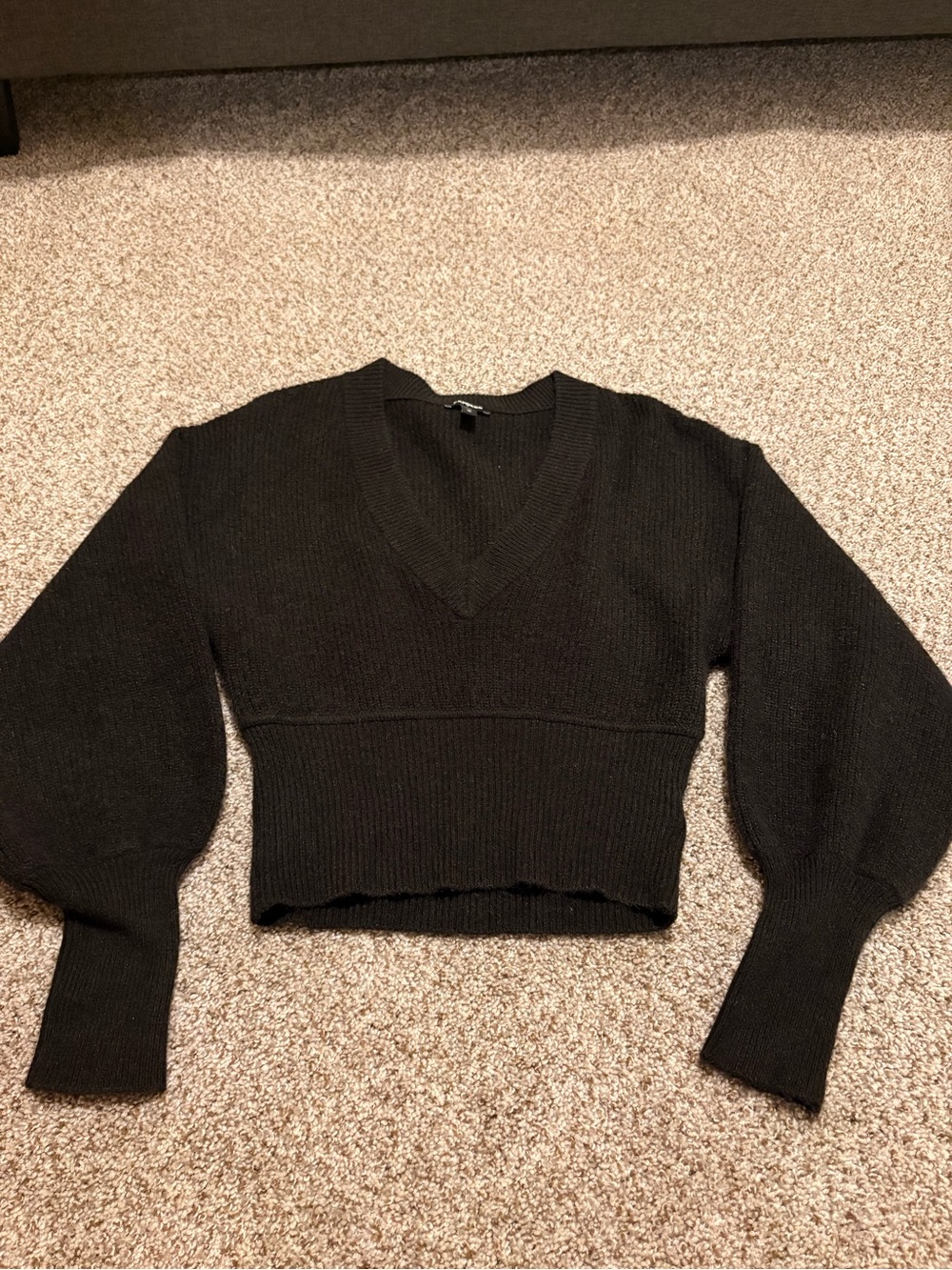 Express Black V-Neck Cropped Knit Sweater